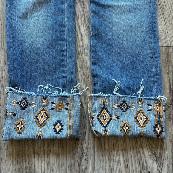 Driftwood Medium Wash Colette Aztec Embroidered Cuffed Bootcut Jeans Size 28 - Picture 9 of 9